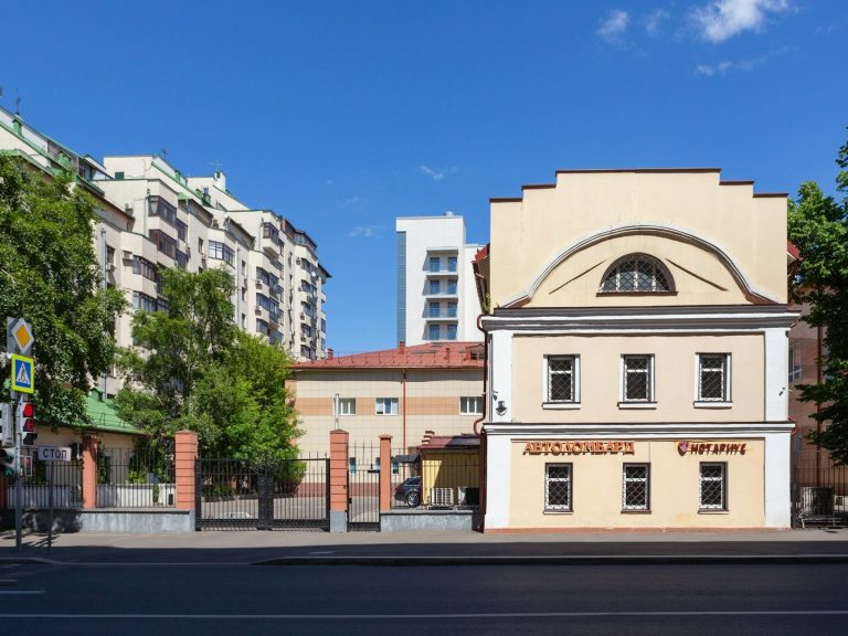 mobile notary signing appointment
loan signing agent at work
professional notary document signing